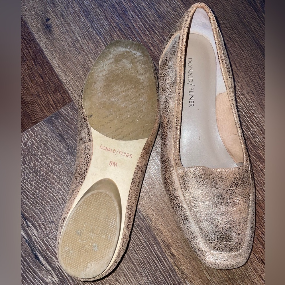 Donald J. Pliner DeeDee Gold Metalic Loafers Size 8 - Picture 2 of 3